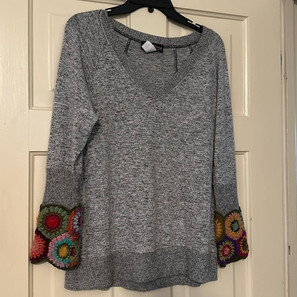 Liza Byrd V-neck sweater. Size M
